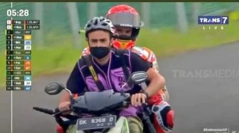 5 Momen Viral Seputar MotoGP Mandalika 2022: 'Plat Kadaluarsa' Marc Marquez hingga Rara Si Pawang Hujan