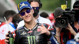 5 Aksi Kocak Pembalap di MotoGP Mandalika 2022, Berendam di Air Es Hingga Naik Motor 'Pajak Mati'