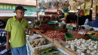 Penjual Rempah di Pasar Kemuning Pontianak Mengeluh,Harga Cabai Kering Kini Rp 80 Ribu per Kilogram