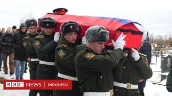 Perang Ukraina: Warga Rusia Meratapi Para Tentara yang Tewas dalam Perang