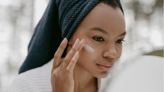 5 Tips agar Sunscreen Tidak Mudah Pilling, Hindari Skincare Berlapis