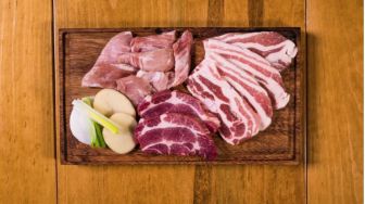 Jangan Pandang Sebelah Mata, Profesi Pemotong Daging Ternyata Cukup Menjanjikan di Dunia Kuliner