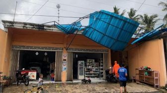 Angin Puting Beliung di Jembrana Rusak 8 Bangunan