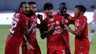 Tampil Apik, Irfan Jauhari Minta Dipermanekan Pelatih Persija Jakarta, Suporter Persis Solo: Nek Nyileh Dibalike Maszeh
