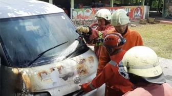 Kronologi Mobil Minivan Terbakar di Pekanbaru setelah Dipasang GPS