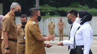 Wali Kota Cirebon Lantik 100 CPNS, Paling Banyak di Dinas Kesehatan
