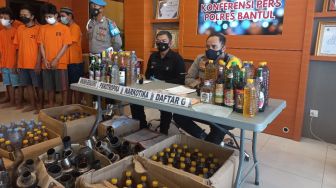 Gelar Operasi Cipta Kondisi Jelang Ramadhan, Polres Bantul Sita Ratusan Botol Miras dan Ribuan Butir Obat Terlarang