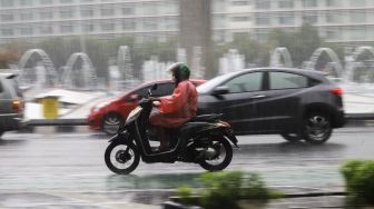 Lebaran Hari Kedua, Prakiraan Cuaca Indonesia Masih Akan Diguyur Hujan Disertai Petir dan Hujan Lebat