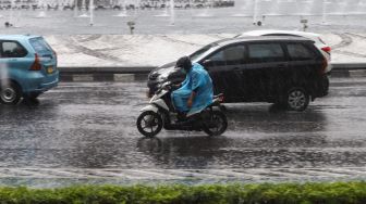 Prakiraan Cuaca Indonesia Hari Ini, Mayoritas Hujan Lebat, Ada Sirkulasi Siklonik di Kepulauan Riau