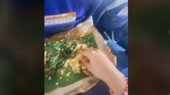 Viral Penumpang Bawa Nasi Padang Makan di Pesawat, Netizen Terbayang Aromanya