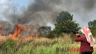 Pemprov Riau Siapkan 12 Unit Alat Berat untuk Penanganan Karhutla