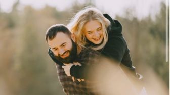 Jangan Overthinking! 5 Cara Membangun Kepercayaan dalam Hubungan