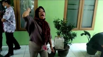 Anggap Tak Adil, Emak-emak Mengamuk Saat Pendistribusian Minyak Goreng Curah di Malang