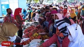 Pasar Murah di Pangandaran Diserbu Emak-emak yang Berburu Minyak Goreng
