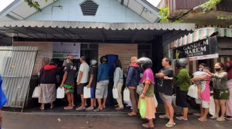 Minyak Goreng Curah di Kota Yogyakarta Mulai Langka, Wiwik Terpaksa Mandeg Jualan Gorengan