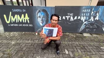 Kisah Parsan, Satu-satunya Pelukis Poster Film yang Masih Eksis di Bioskop Legendaris Rajawali Purwokerto