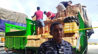 TNI AL Labuan Bajo Amankan Sebanyak 10 Ton Minyak Goreng dan 26 Kendaraan Tanpa Dokumen Lengkap