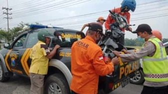 Prihatin! Tak Kunjung Diperbaiki, Jalan Berlubang di Jombang Akhirnya Makan Korban