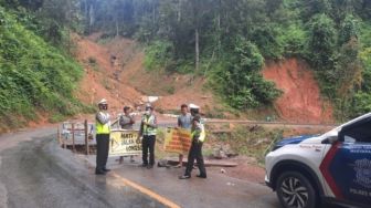 Polisi Temukan 10 Titik Jalan Rusak di Sulawesi Selatan Berbahaya Bagi Pengendara