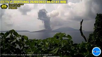 BREAKING NEWS! Erupsi Gunung Anak Krakatau Meningkat, Status Naik Jadi Siaga Level III