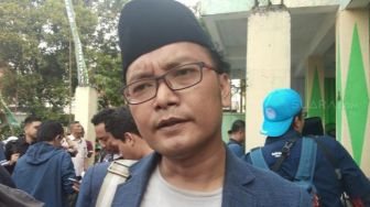 Terkait Pernyataan Koordinator FPI Reborn, Guntur Romli: Emang Ada Dukung Anies Enggak Pakai Bayaran?