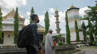 Malam Pertama Ramadhan, Masjid Agung  dan Masjid Darul Muttaqien Pasar Kuto Salat Tarawih 20 Rakaat