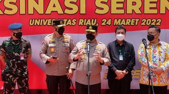 Wakapolri Beri Penghargaan 4 Daerah di Riau dengan Capaian Vaksinasi Tinggi