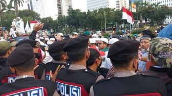 Dihalau ke Istana, Massa PA 212 Terlibat Saling Dorong dengan Polisi