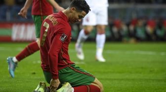 Pemain depan Portugal Cristiano Ronaldo saat pertandingan sepak bola play-off kualifikasi Piala Dunia 2022 antara Portugal dan Turki di stadion Dragao, Porto, Portugal, Kamis (24/3/2022). [MIGUEL RIOPA / AFP]