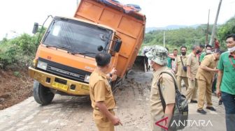 Dishub Siapkan Derek di Jalan Rusak Batukuning OKU