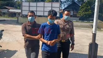 Bermodalkan Seragam Palsu, WC Ngaku Sebagai Guru PNS di Sambas, Tilep Uang Pacar Rp 13 Juta