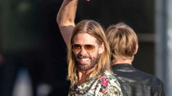 Perjalanan Karir Taylor Hawkins Sebelum Bergabung di Foo Fighters, Sempat Jadi Drummer Alanis Morissette