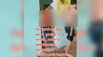 Muda-mudi di Pasuruan Ini Tepergok Lagi Mesum di Toilet Kolam Renang, Ceweknya Sudah Lepas Baju..