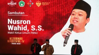 Wakil Ketua Umum PBNU Nusron Wahid (tengah) memberikan sambutan saat acara penutupan Kejurnas dan Festival IV Pagar Nusa di Padepokan Pencak Silat Taman Mini Indonesia Indah (TMII), Jakarta, Minggu (27/3/2022). [Suara.com/Angga Budhiyanto]