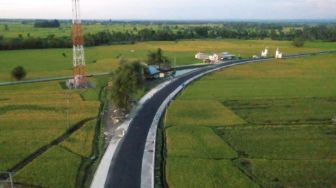 Pemprov Sulsel Kembali Lanjutkan Pembangunan Jalan Rusak di Cabbenge - Soppeng