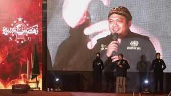 Ketua Umum Pimpinan Pusat Pagar Nusa Muchamad Nabil Haroen (tengah) memberikan sambutan saat acara penutupan Kejurnas dan Festival IV Pagar Nusa di Padepokan Pencak Silat Taman Mini Indonesia Indah (TMII), Jakarta, Minggu (27/3/2022). [Suara.com/Angga Budhiyanto]