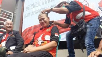 Ikut Cukur Gundul, Perempuan Surabaya Ini Berharap Ganjar Dapat Rekomendasi dari Megawati untuk Pilpres 2024