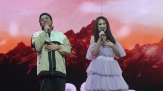 Happy Asmara Girang Duet Bareng Pasha Ungu