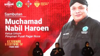 Ketua Umum Pimpinan Pusat Pagar Nusa Muchamad Nabil Haroen (tengah) memberikan sambutan saat acara penutupan Kejurnas dan Festival IV Pagar Nusa di Padepokan Pencak Silat Taman Mini Indonesia Indah (TMII), Jakarta, Minggu (27/3/2022). [Suara.com/Angga Budhiyanto]