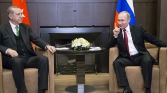 Presiden Erdogan Telpon Vladimir Putin Dorong Perundingan Gencatan Senjata Antara Rusia dengan Ukraina di Istambul