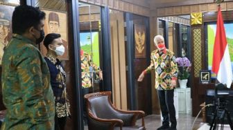 Ganjar Pranowo Bertemu Gibran dan Bobby Nasution di Semarang, Bahas Apa?