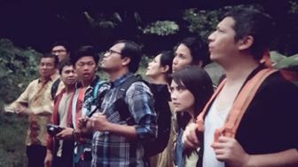 Ulasan Hang Out: Film Raditya Dika yang Sesak dengan Bintang Papan Atas Indonesia