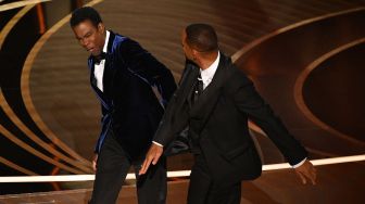 Will Smith Minta Maaf Secara Terbuka Pada Chris Rock Karena Telah Menamparnya di Panggung Oscar