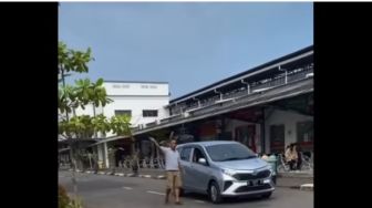 Viral Preman Cegat Sopir Taksi Online dan Minta Penumpang Turun di Stasiun Semarang Poncol