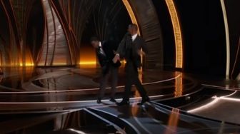 Viral, Istrinya Dijadikan Bahan Lelucon, Will Smith Tampar Chris Rock di Panggung Oscar 2022, Begini Komentar Netizen