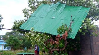 Angin Puting Beliung Hantam Rumah Warga di Pesisir Bintan, Atap Rumah Berterbangan
