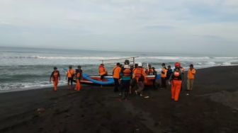Pencarian Dua Wisatawan Terseret Ombak di Pantai Glagah Dilanjutkan, Tim Sar Gabungan Terjunkan 5 SRU