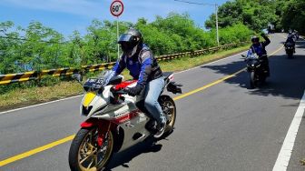 Event bLU cRU Fun Riding "Road to Mandalika" Ditutup, Peserta Touring ke Pantai Nipah Lombok