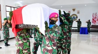 2 Prajurit yang Tewas di Tangan OPM Peroleh Pangkat Luar Biasa, TNI AL Kibarkan Bendera Setengah Tiang Selama 3 Hari