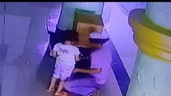 Viral, Bawa Anak Kecil Pria Ini Curi Kotak Amal Masjid di Bogor, Aksinya Terekam CCTV